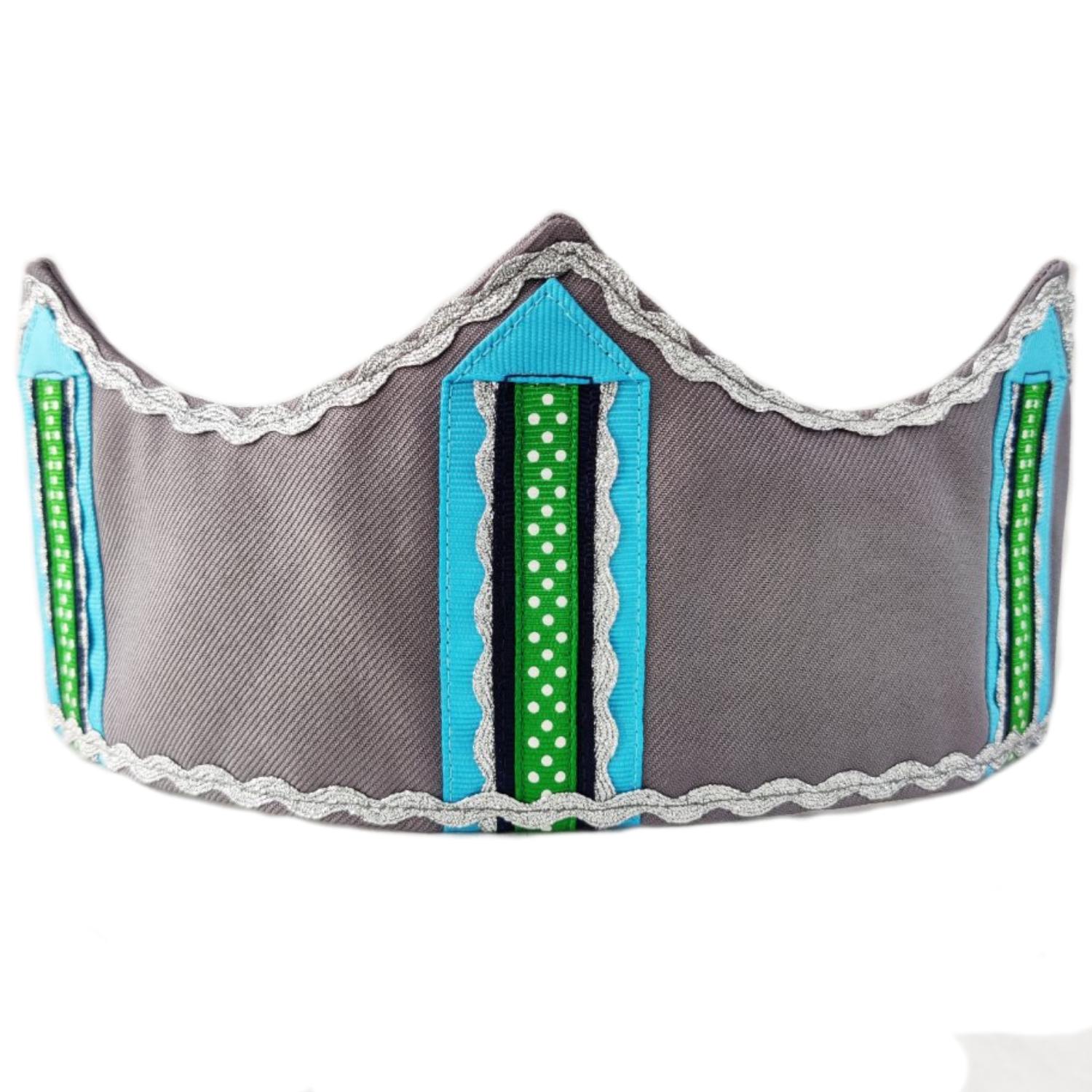 Front view of silver fairytale crown